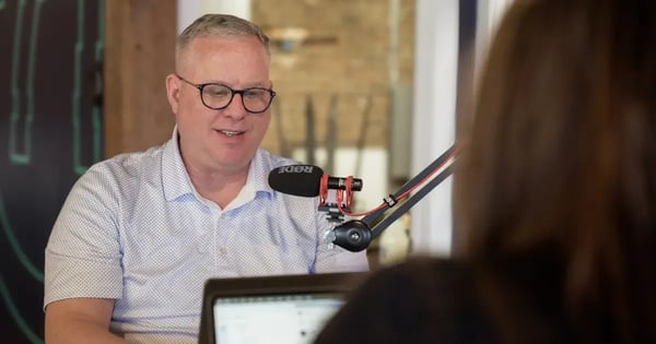 lessons-from-starting-a-podcast-article-image-microphone